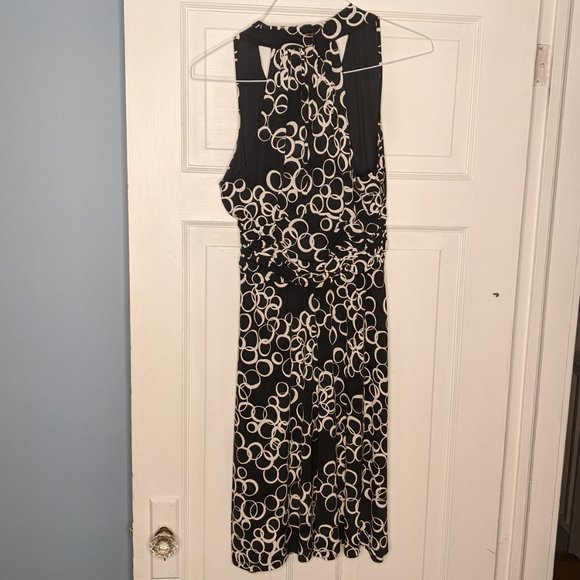 Laura Petites Black & White Dress - Versatile and Chic - Picture 3 of 3